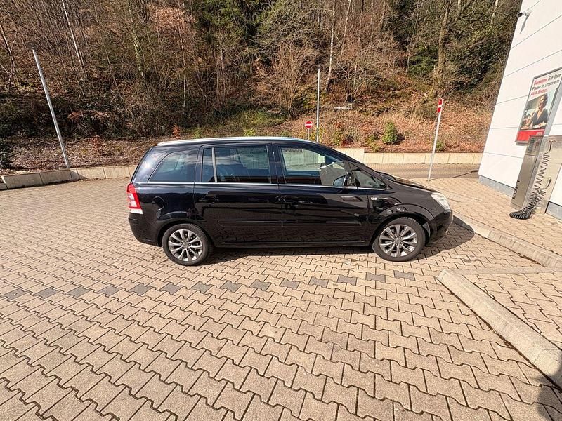 Gebraucht Opel Zafira Selection 140 PS (102 kW) 2010 Schwarz Van / Kleinbus