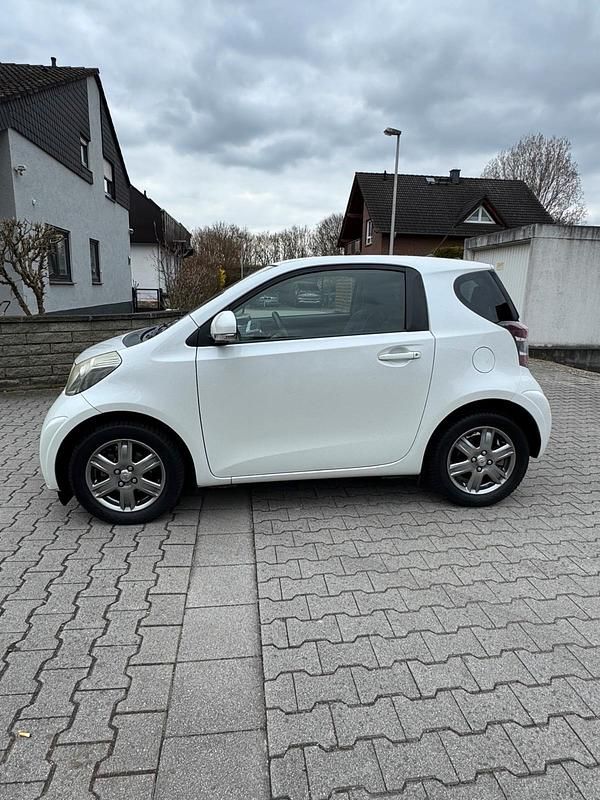Gebraucht Toyota iQ 68 PS (50 kW) 2009 Weiß Kleinwagen
