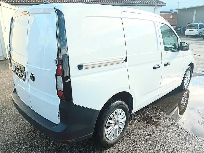 Gebraucht VW Caddy 102 PS (75 kW) 2022 Weiß Van / Kleinbus