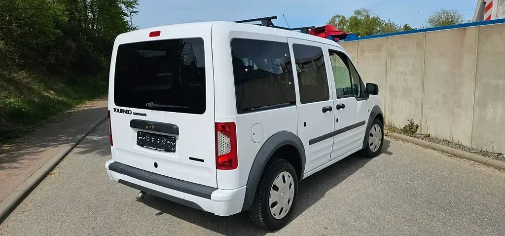 Gebraucht Ford Tourneo Connect 90 PS (66 kW) 2010 Weiß Van / Kleinbus