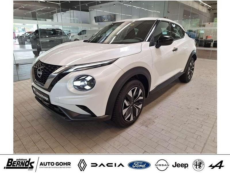 Pearl white perleffekt (qbeg) Gebraucht 2024 Nissan Juke Acenta SUV | 19.470 € (Fairer Preis) - Bild 1/4