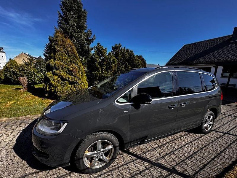 Gebraucht VW Sharan Match 140 PS (102 kW) 2012 Grau Van / Kleinbus