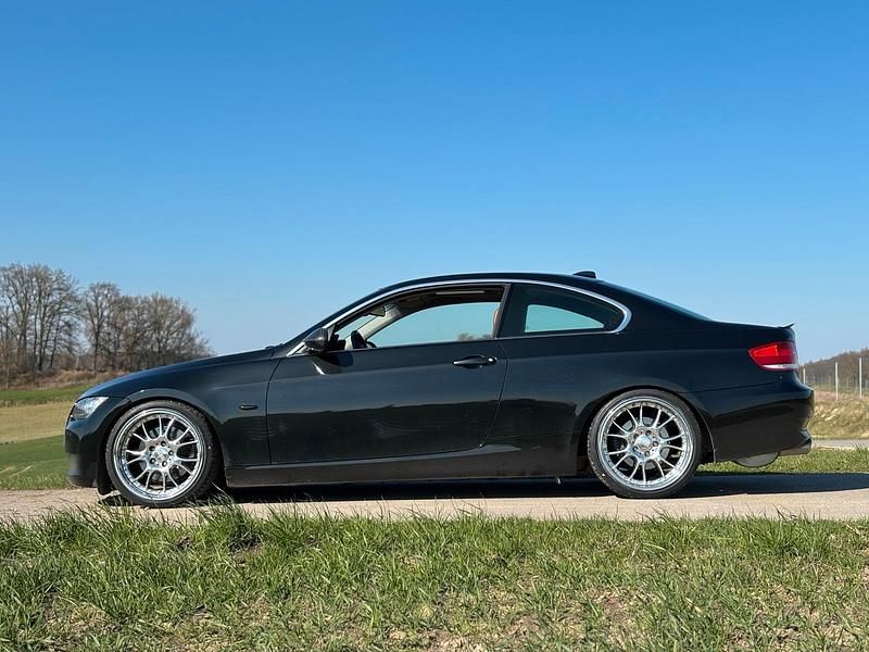 Gebraucht BMW 325 220 PS (161 kW) 2008 Schwarz Coupé