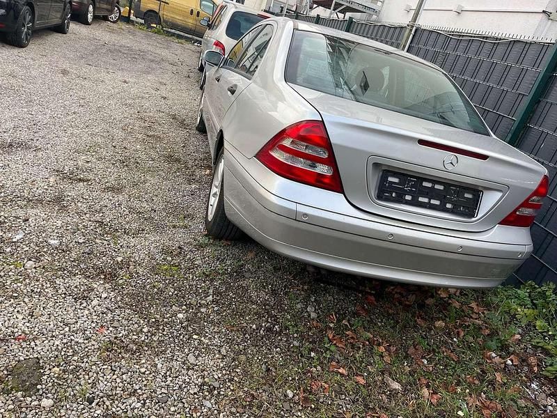 Gebraucht Mercedes C200 Classic 163 PS (119 kW) 2002 Silber Limousine