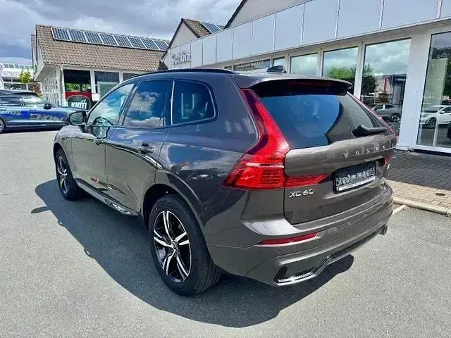 Gebraucht Volvo XC60 R-Design 197 PS (144 kW) 2022 Platinum grey (metallic) SUV