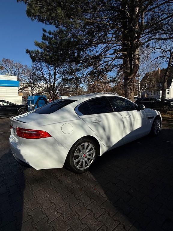 Gebraucht Jaguar XE 179 PS (131 kW) 2016 Weiß Limousine