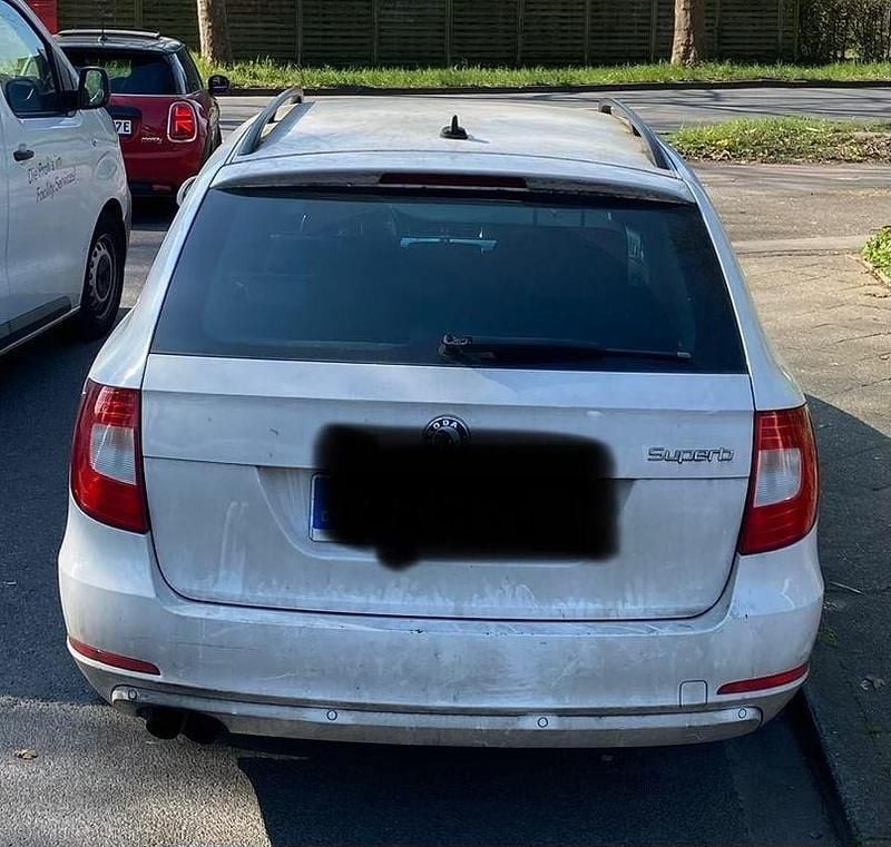 Gebraucht Skoda Superb Ambition 140 PS (102 kW) 2011 Weiß Kombi