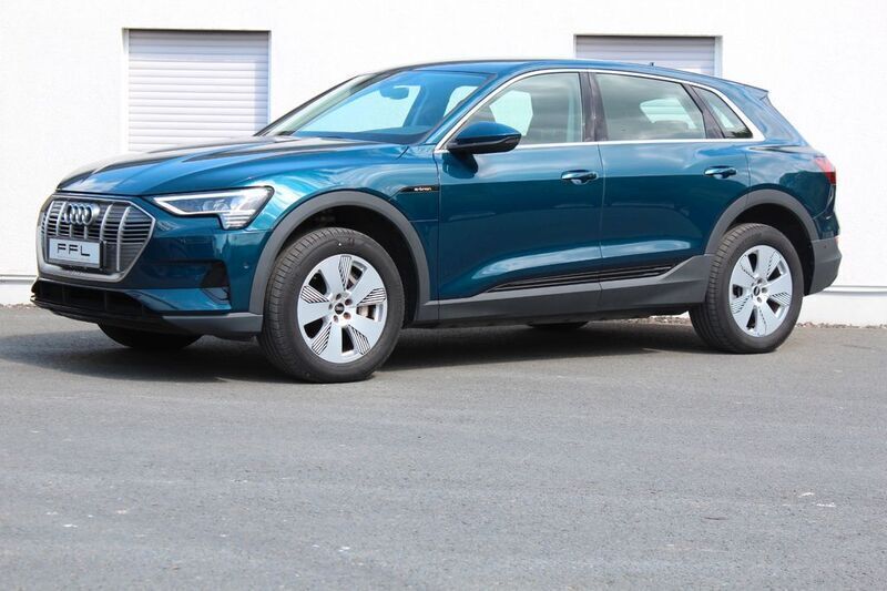 Galaxisblau metallic Gebraucht 2021 Audi e-tron Basis SUV | 27.900 € (Fairer Preis) - Bild 1/4
