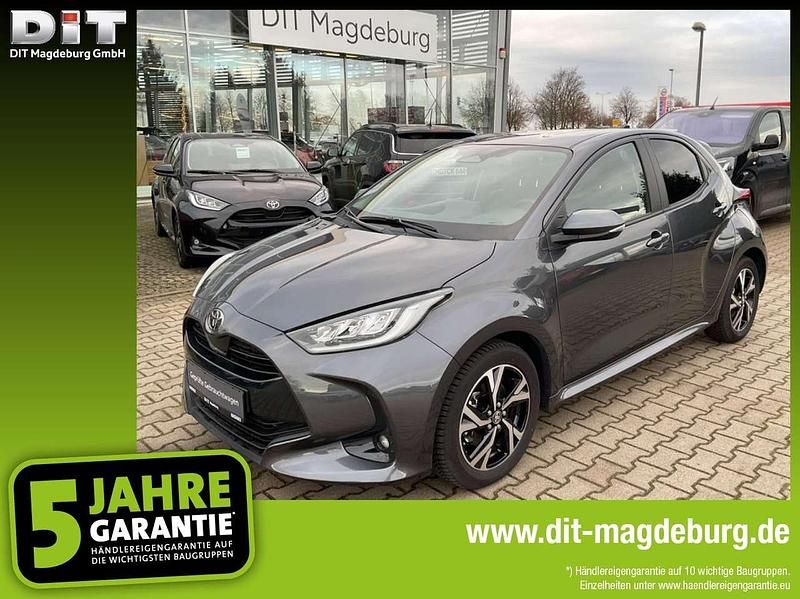 Grey metallic Gebraucht 2025 Toyota Yaris Hybrid Kleinwagen | 20.290 € (Superpreis) - Bild 1/4