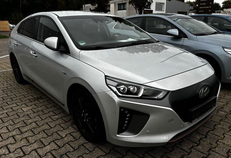 Grau Gebraucht 2019 Hyundai Ioniq Style Limousine | 12.500 € (Fairer Preis) - Bild 1/4