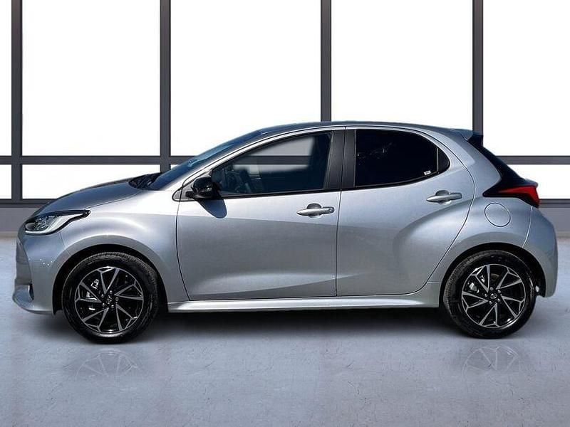 Gebraucht Toyota Yaris Hybrid 93 PS (68 kW) 2024 Shimmering silber met Kleinwagen