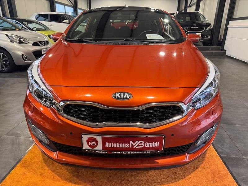 Gebraucht Kia ProCeed 135 PS (99 kW) 2013 Orange Limousine