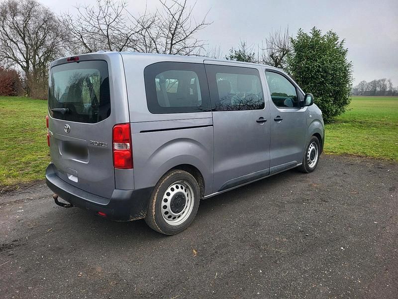 Gebraucht Toyota Proace Verso 144 PS (105 kW) 2022 Grau Van