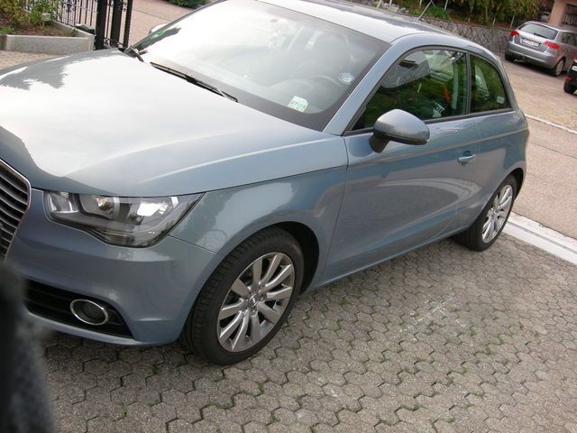 Gebraucht Audi A1 Attraction 117 PS (86 kW) 2010 Blau metallic Kleinwagen