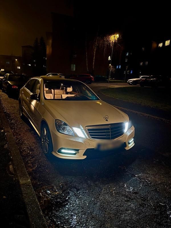 Gebraucht Mercedes E350 265 PS (194 kW) 2012 Weiß Limousine