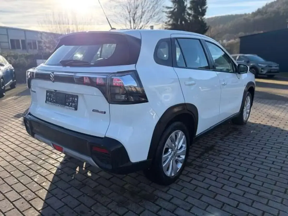 Neu Suzuki SX4 S-Cross 129 PS (94 kW) 2025 Weiß SUV