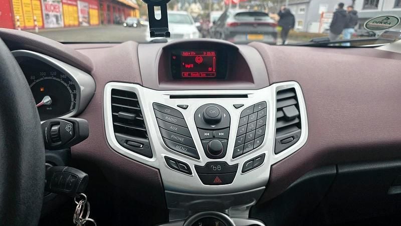 Usata Ford Fiesta 96 CV (70 kW) 2011 Bianco Berlina