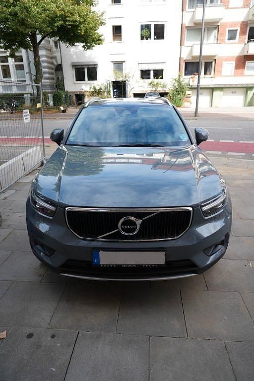 Grau Gebraucht 2019 Volvo XC40 Momentum SUV | 24.700 € (Guter Preis) - Bild 1/4
