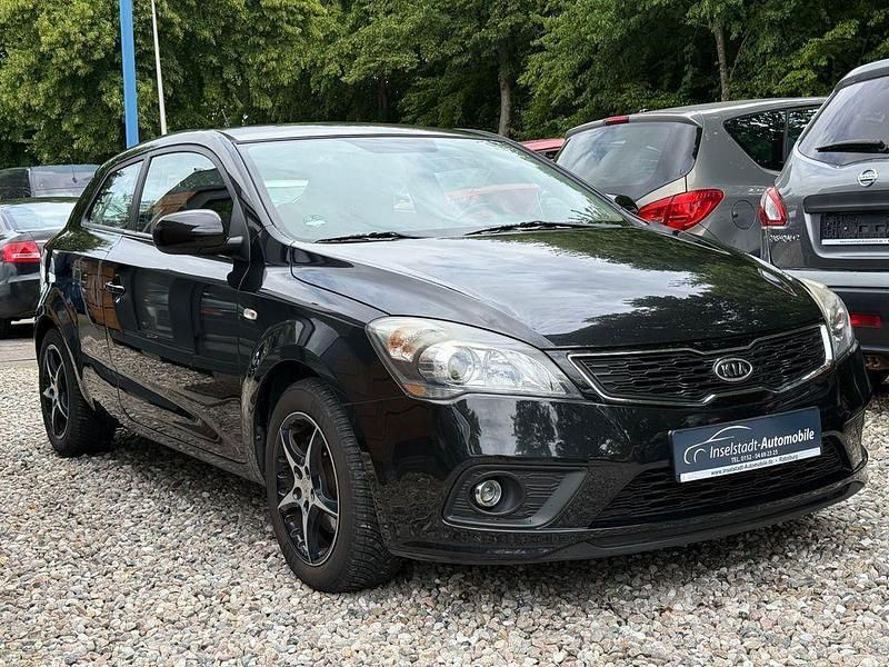 Schwarz Gebraucht 2012 Kia ProCeed Edition 7 Kleinwagen | 5.999 € (Fairer Preis) - Bild 1/4