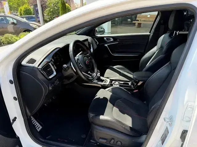 Gebraucht Kia ProCeed GT GT 204 PS (150 kW) 2021 (hw2) deluxeweiss met. Kleinwagen