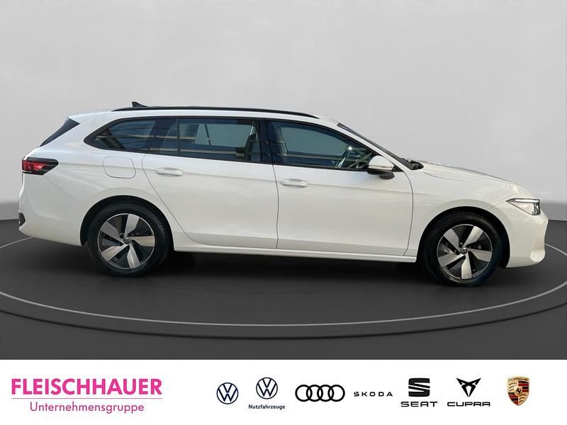 Gebraucht VW Passat Business 150 PS (110 kW) 2023 Blau Kombi