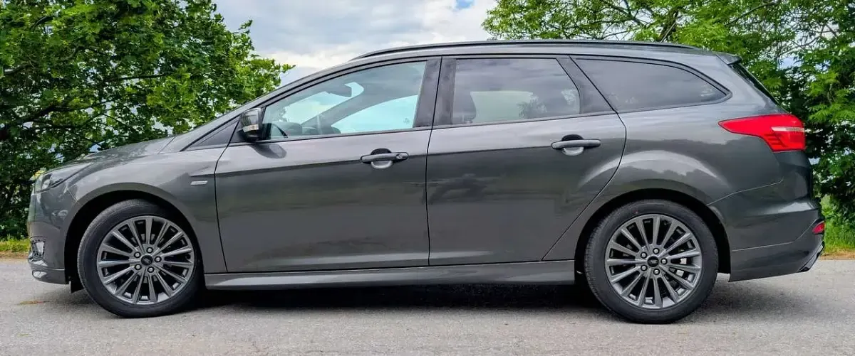 Gebraucht Ford Focus ST-Line 125 PS (91 kW) 2017 Grau Kombi