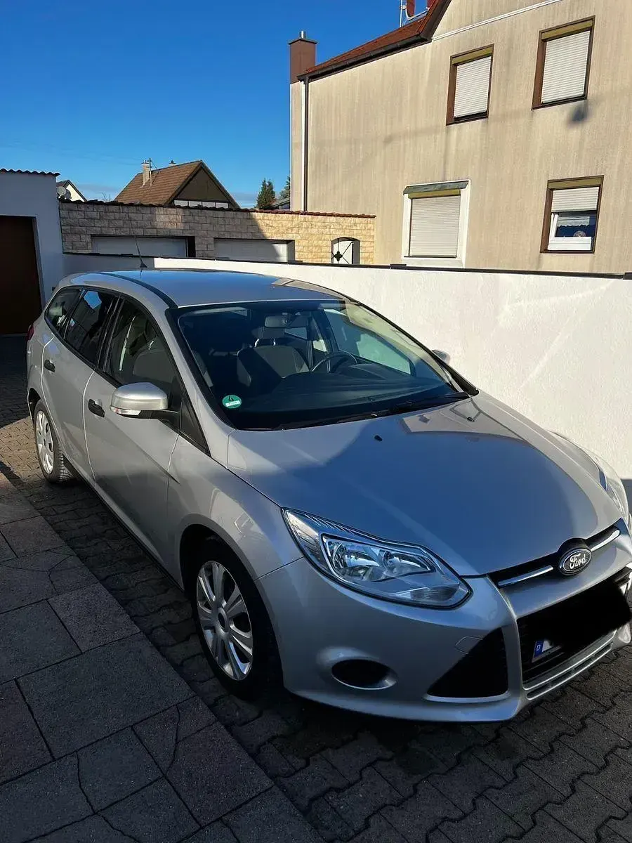 Gebraucht Ford Focus Ambiente 101 PS (74 kW) 2014 Silber Kombi