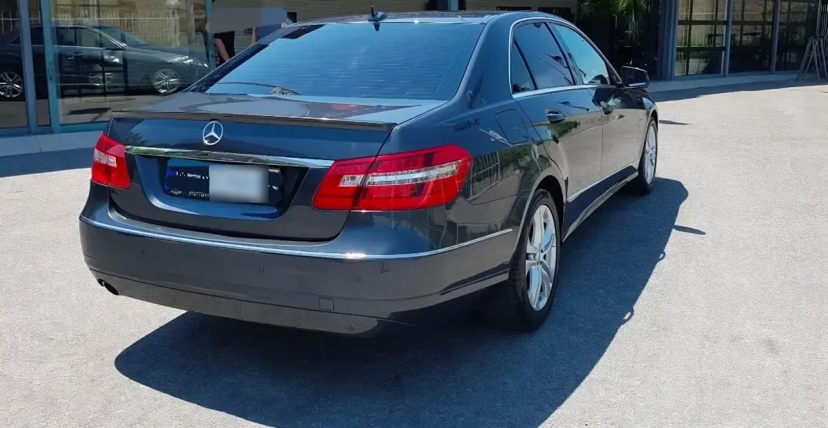 Gebraucht Mercedes E200 Avantgarde 184 PS (135 kW) 2010 Grau Limousine