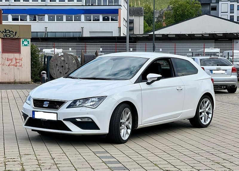 Weiß Gebraucht 2018 Seat Leon FR Coupé | 11.499 € (Fairer Preis) - Bild 1/4