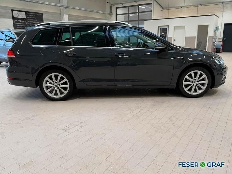 Gebraucht VW Golf VII Highline 150 PS (110 kW) 2020 Uranograu Kombi