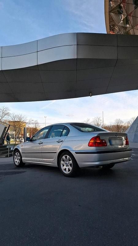 Gebraucht BMW 325 192 PS (141 kW) 2004 Silber Limousine