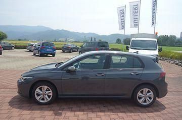 Grau Gebraucht 2020 VW Golf VIII Life Limousine | 17.950 € (Fairer Preis) - Bild 1/4