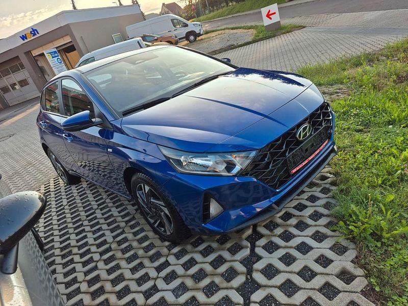Blau Gebraucht 2023 Hyundai i20 Trend Limousine | 14.490 € (Fairer Preis) - Bild 1/4