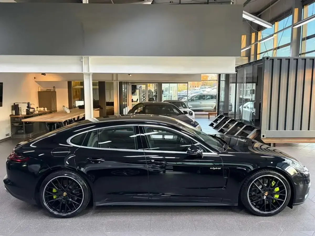 Gebraucht Porsche Panamera 4 Chrono 462 PS (339 kW) 2020 Schwarz Limousine