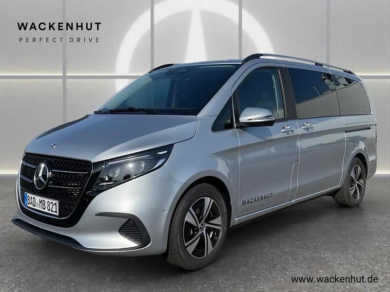 Silber Gebraucht 2025 Mercedes V220 Style Van / Kleinbus | 66.490 € (Teuer) - Bild 1/4