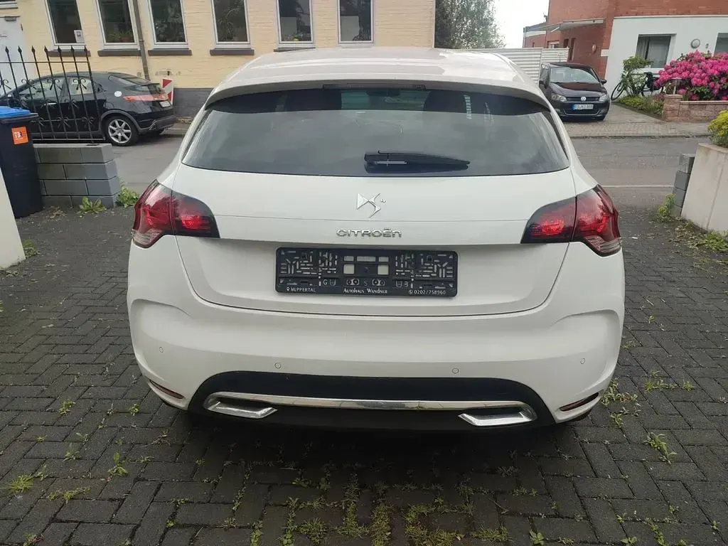 Gebraucht Citroën DS4 Chic 120 PS (88 kW) 2012 Weiß Kleinwagen