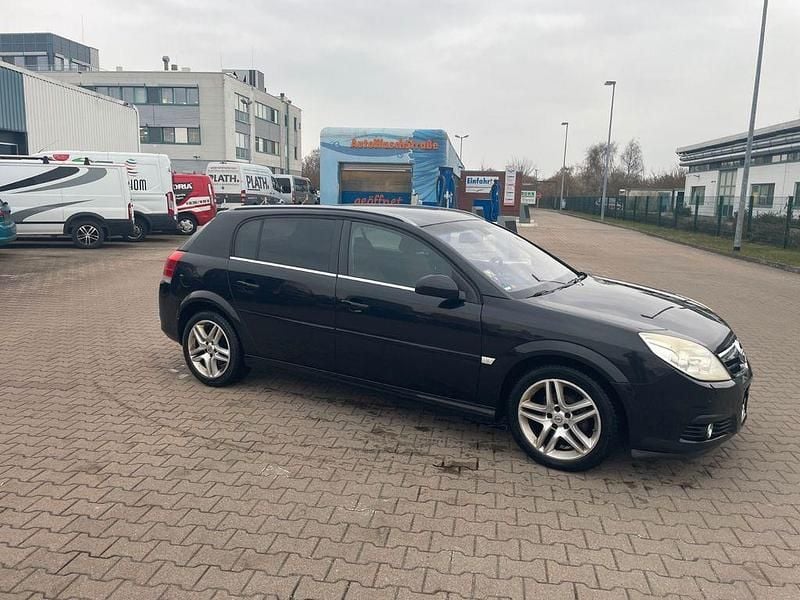 Gebraucht Opel Signum 140 PS (102 kW) 2007 Schwarz Kleinwagen