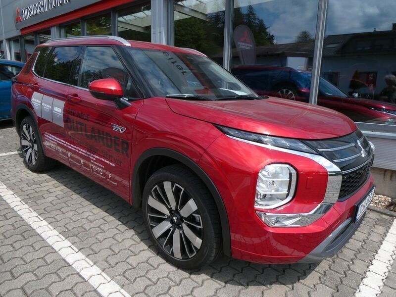 Rot Gebraucht 2025 Mitsubishi Outlander P-HEV Top SUV | 56.990 € (Etwas zu teuer) - Bild 1/4