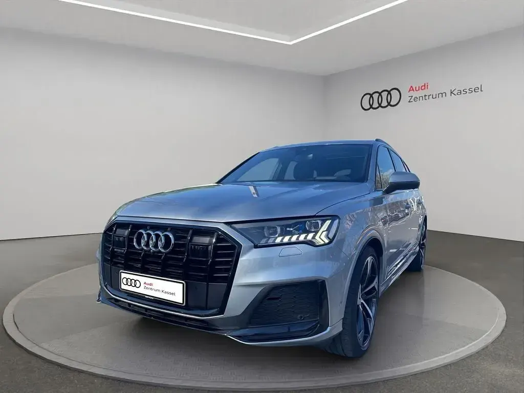 Używany Audi Q7 Competition 286 KM (210 kW) 2023 Srebrny SUV