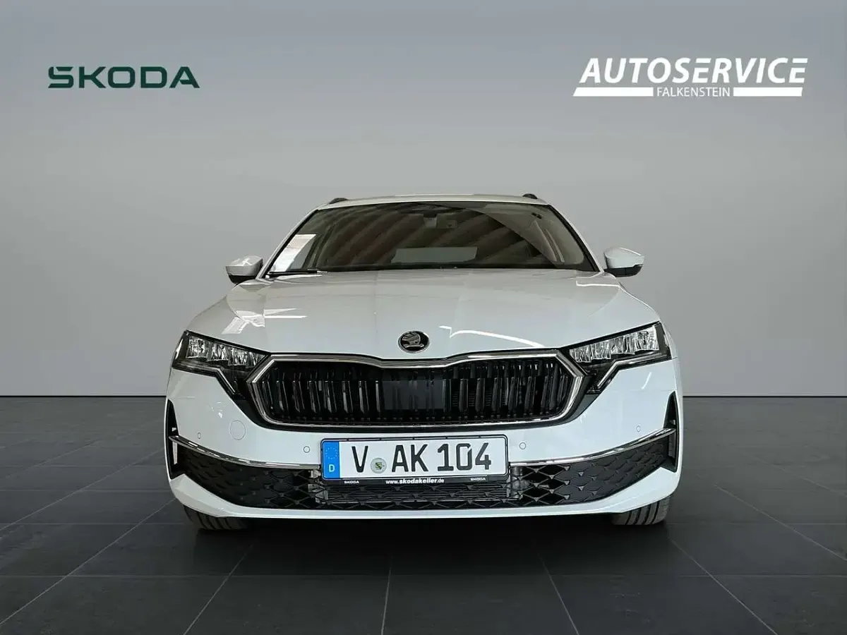 Gebraucht Skoda Octavia 150 PS (110 kW) 2026 Moonweiss metallic Kombi