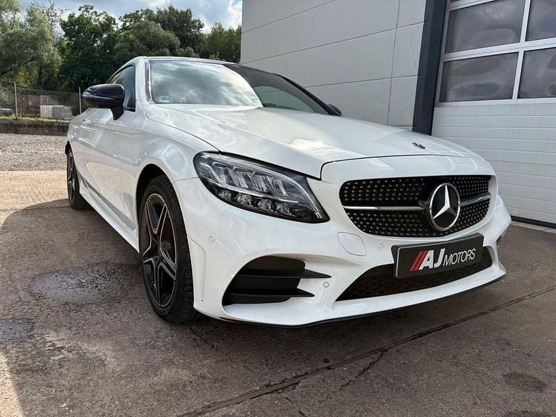 Weiß Gebraucht 2024 Mercedes C200 AMG line Coupé | 41.900 € (Guter Preis) - Bild 1/4