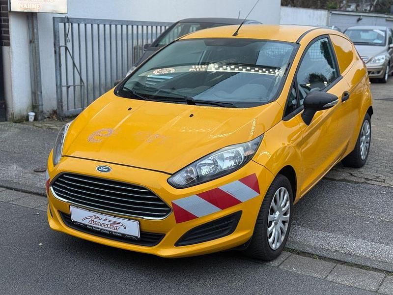 Gebraucht Ford Fiesta 82 PS (60 kW) 2013 Weiß Van