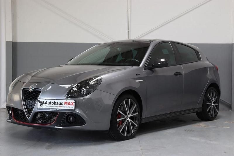 Grau Gebraucht 2020 Alfa Romeo Giulietta Sprint Kleinwagen | 19.990 € (Fairer Preis) - Bild 1/4
