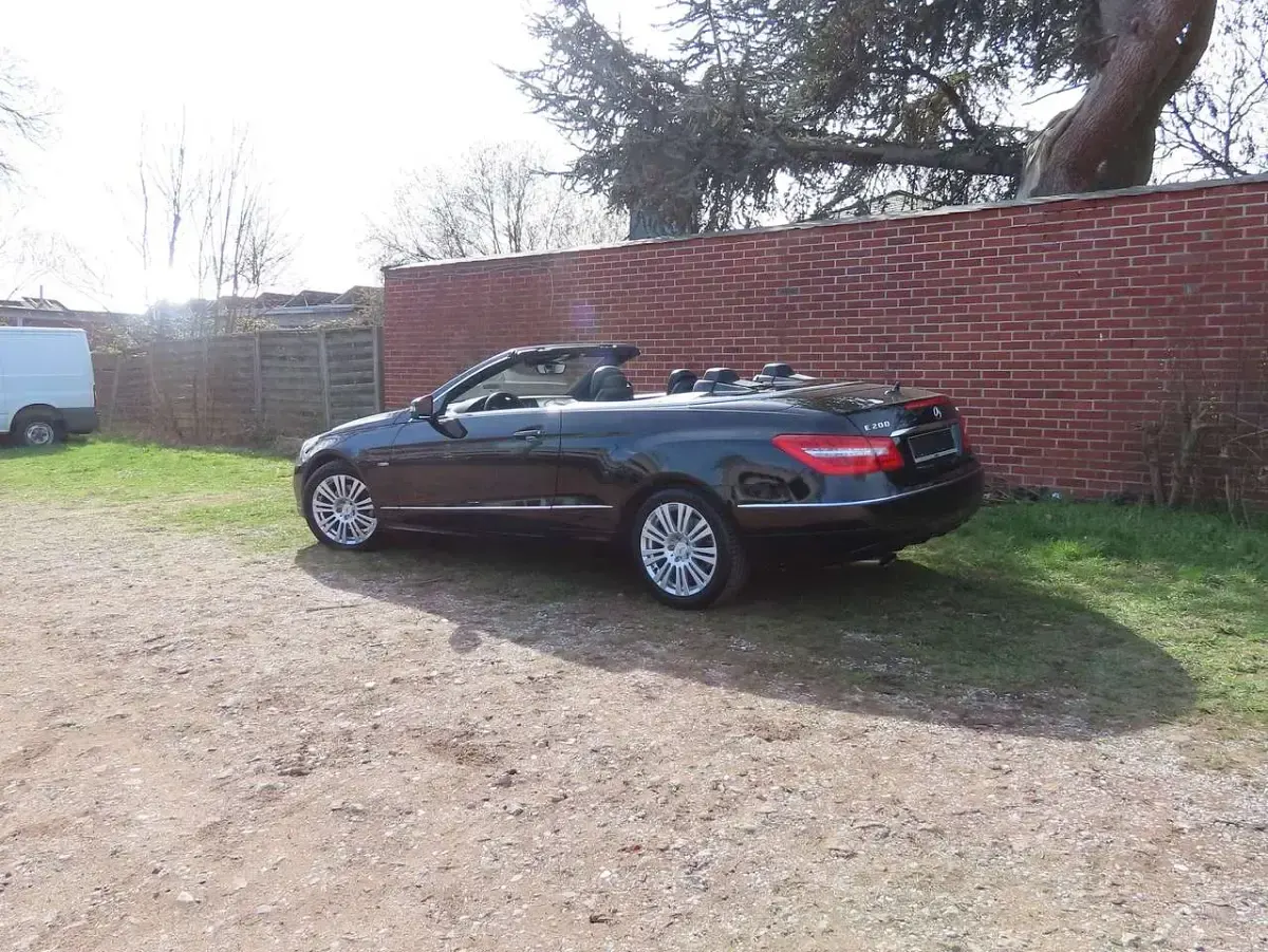 Gebraucht Mercedes E200 Elegance 184 PS (135 kW) 2010 Cabrio