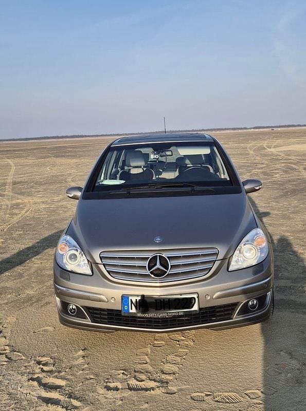 Gelb Gebraucht 2005 Mercedes B200 Van / Kleinbus | 4.450 € (Guter Preis) - Bild 1/4