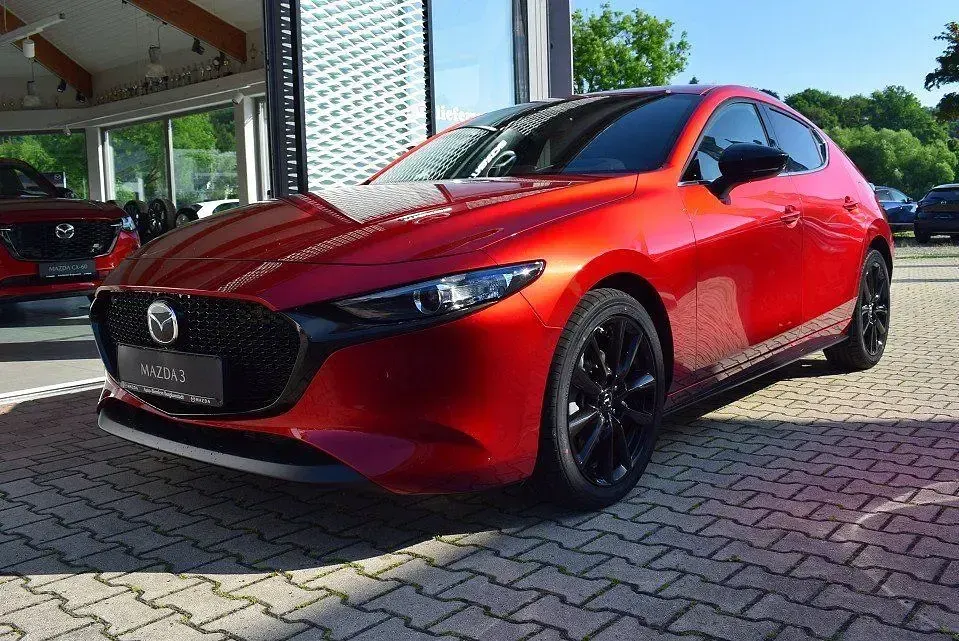 Neu Mazda 3 Homura-Line 140 PS (102 kW) 2026 Rot Limousine