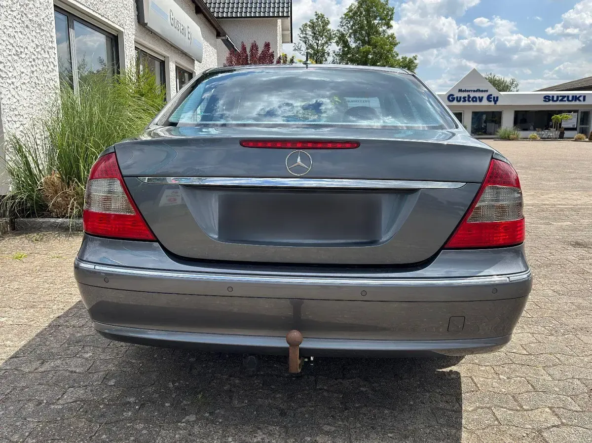 Gebraucht Mercedes E200 Avantgarde 136 PS (100 kW) 2008 Grau Limousine