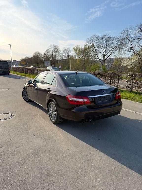 Gebraucht Mercedes 220 170 PS (125 kW) 2010 Braun Limousine