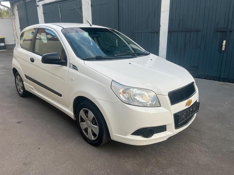 Weiß Gebraucht 2010 Chevrolet Aveo Kleinwagen | 2.990 € (Fairer Preis) - Bild 1/4