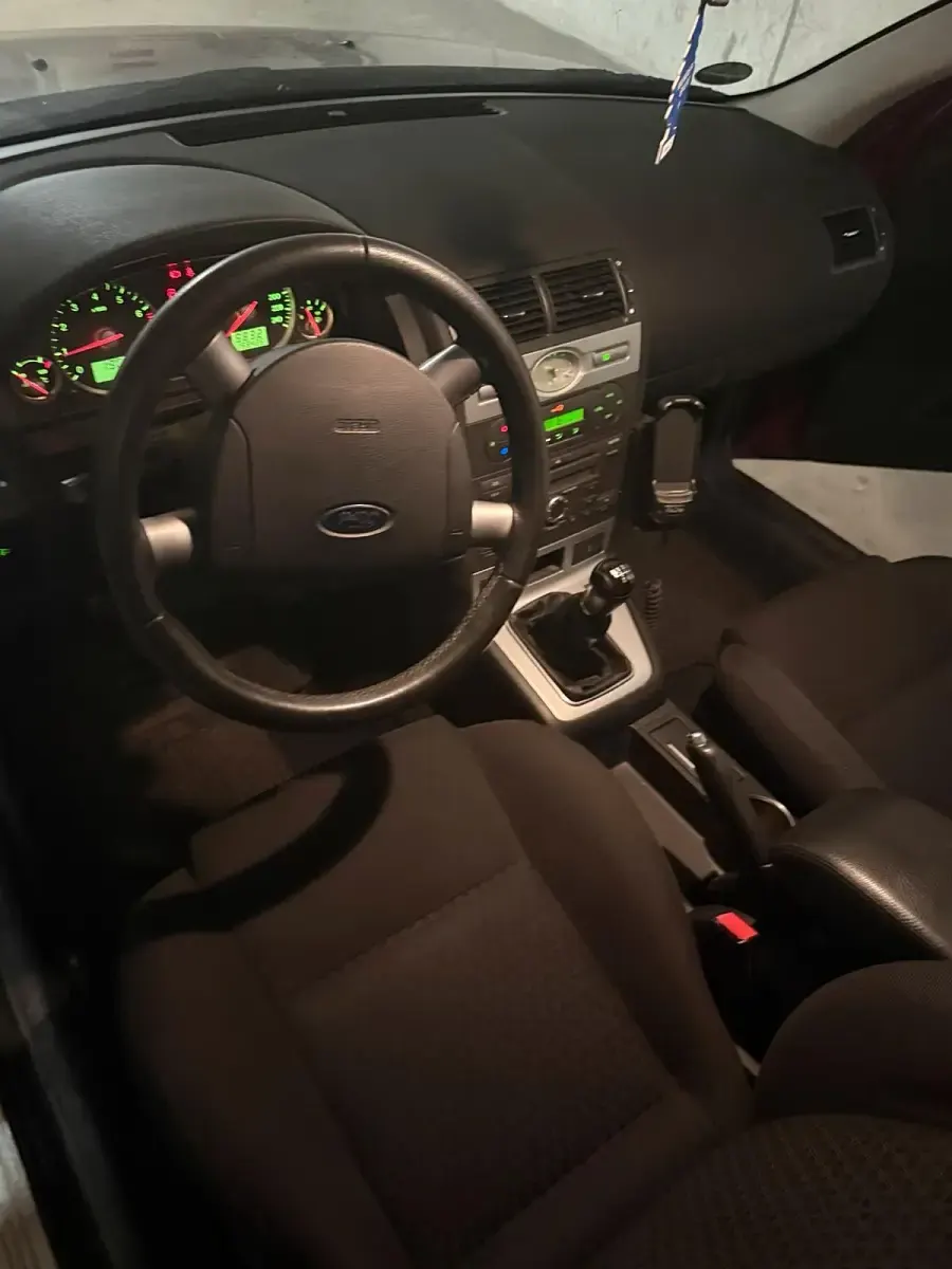 Gebraucht Ford Mondeo 131 PS (96 kW) 2004 Rot Limousine